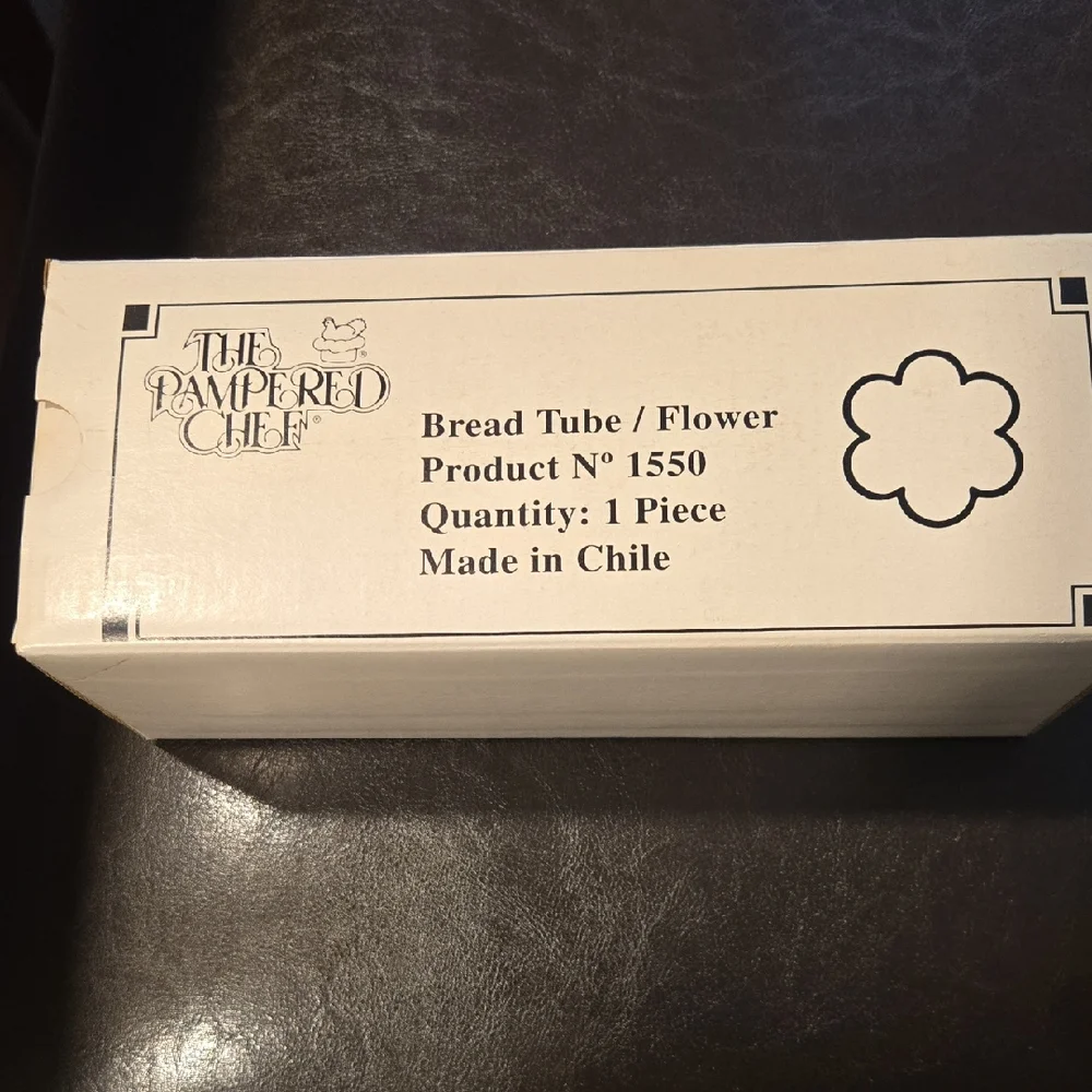 The Pampered Chef Flower Bread Tube in White